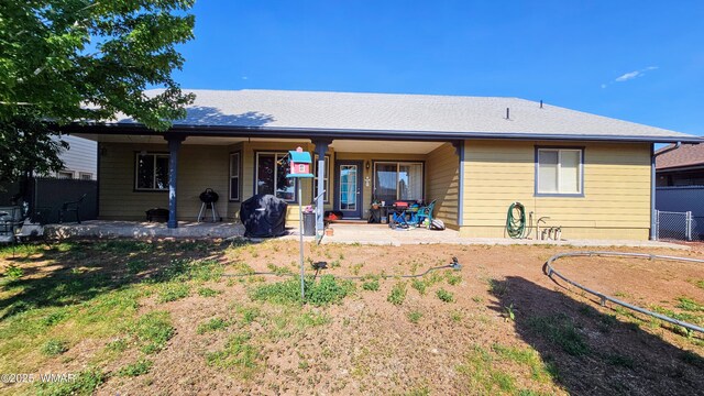 860 N Kiaya Ln, Show Low, AZ 85901 - back of property with a patio area