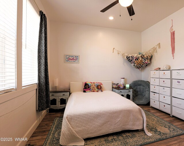 bathroom with visible vents, a textured wall, toilet, wood finished floors, and baseboards