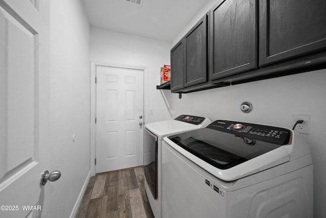6668 Bandido Way, Show Low, AZ 85901 - laundry room featuring independent washer and dryer, visible vents, cabinet space, baseboards, and dark wood-style floors