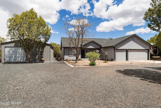 6668 Bandido Way, Show Low, AZ 85901 - single story home featuring a garage and gravel driveway