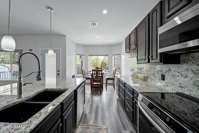 6668 Bandido Way, Show Low, AZ 85901 - kitchen featuring plenty of natural light, a sink, appliances with stainless steel finishes, and visible vents