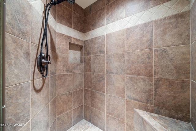 bathroom featuring a tile shower