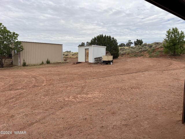 view of yard with an outdoor structure