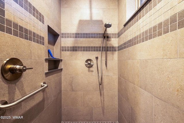 full bath featuring tiled shower