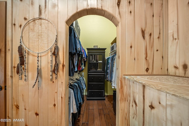 4683 Eagle Nest Ct, Lakeside, AZ 85929 - spacious closet featuring arched walkways and dark wood-type flooring