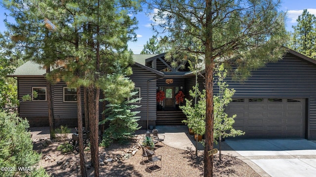4683 Eagle Nest Ct, Lakeside, AZ 85929 - log home with concrete driveway and a garage
