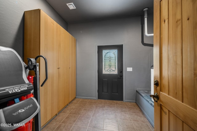 4683 Eagle Nest Ct, Lakeside, AZ 85929 - entrance foyer with light tile patterned floors