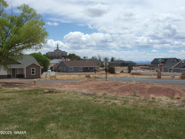 2124 W Vista Dr, Snowflake, AZ 85937 - view of yard featuring a residential view