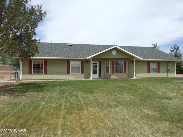 2124 W Vista Dr, Snowflake, AZ 85937 - single story home with a shingled roof and a front lawn
