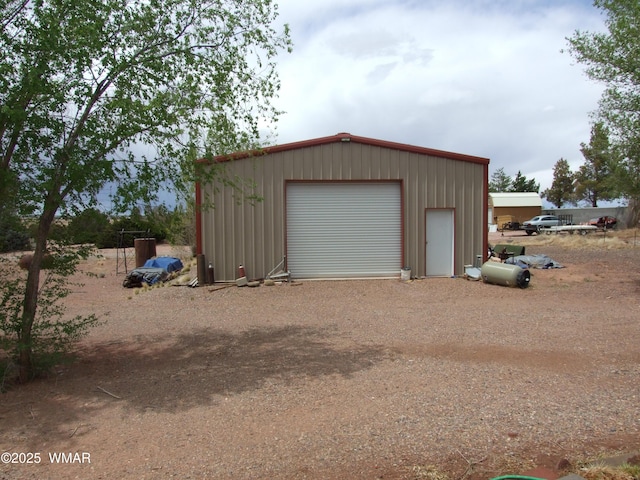 2124 W Vista Dr, Snowflake, AZ 85937 - detached garage featuring dirt driveway