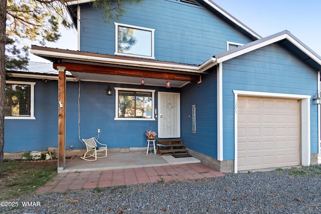 1275 Flag Hollow Rd, Lakeside, AZ 85929 - view of front of home with entry steps and an attached garage