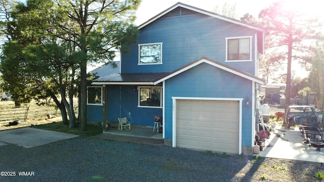 1275 Flag Hollow Rd, Lakeside, AZ 85929 - view of front facade with an attached garage, metal roof, gravel driveway, and fence