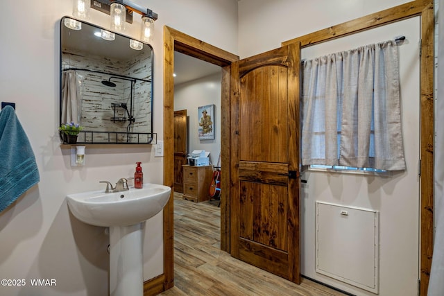 2737 Skyhawk Dr, Overgaard, AZ 85933 - full bathroom with a shower with curtain and wood finished floors