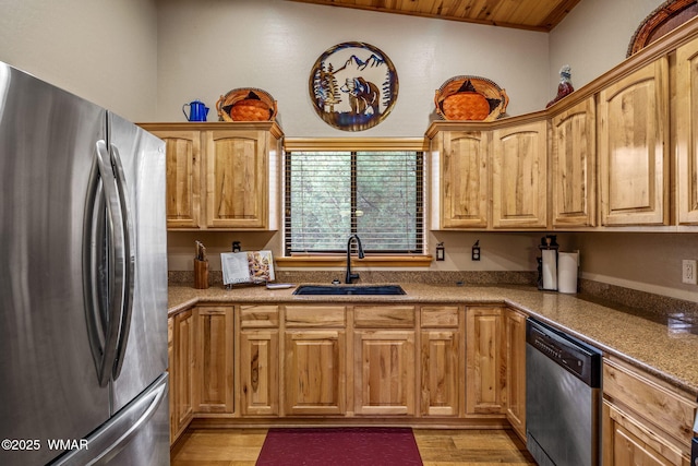 4602 Mountain Gate Cir, Lakeside, AZ 85929 - kitchen with light wood-type flooring, a sink, and stainless steel appliances