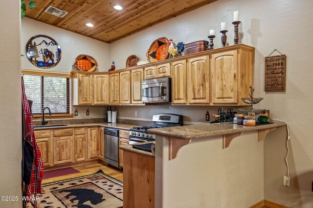 4602 Mountain Gate Cir, Lakeside, AZ 85929 - kitchen with a kitchen breakfast bar, visible vents, wooden ceiling, appliances with stainless steel finishes, and a sink