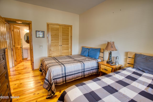 5238 Buck Springs Rd, Pinetop, AZ 85935 - bedroom featuring light wood-type flooring and a closet