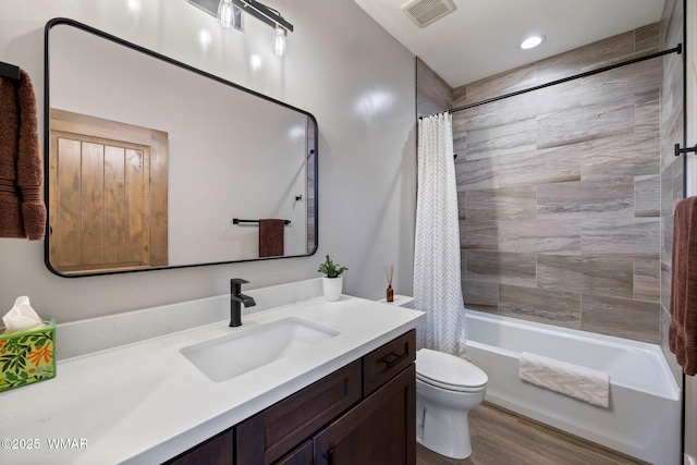 2051 N Bison Pass Ct, Show Low, AZ 85901 - bathroom with vanity, shower / tub combo, toilet, wood finished floors, and recessed lighting