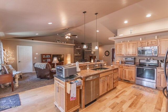 7431 N Gemini Ln, Lakeside, AZ 85929 - kitchen featuring stainless steel appliances, light brown cabinetry, a sink, open floor plan, and light wood-type flooring