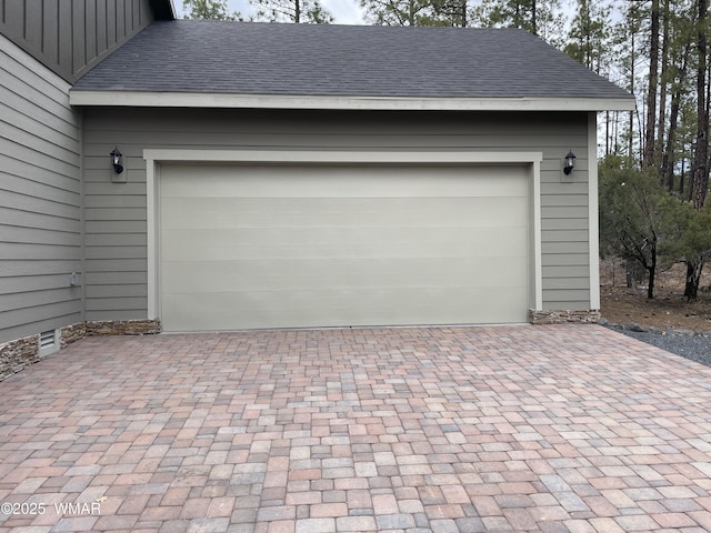 2426 Aspen Run, Pinetop, AZ 85935 - garage with decorative driveway