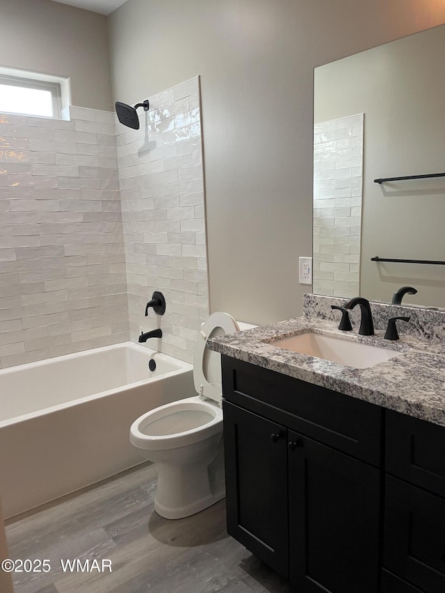 2426 Aspen Run, Pinetop, AZ 85935 - full bath featuring toilet, vanity, shower / bath combination, and wood finished floors
