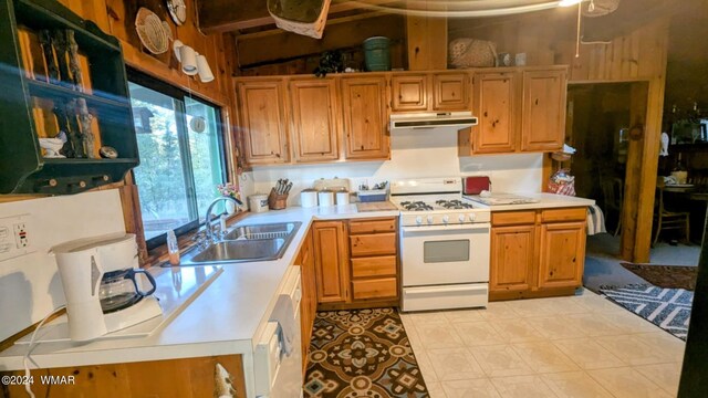 219 Yeager Ln, Lakeside, AZ 85929 - kitchen featuring white appliances, light countertops, under cabinet range hood, and open shelves