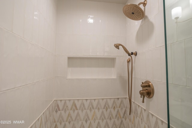 3651 Crown Dancer Dr Unit 8, Pinetop, AZ 85935 - full bath with tiled shower