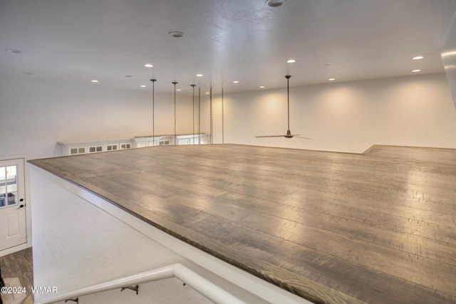 spare room with dark wood-type flooring, a ceiling fan, and recessed lighting