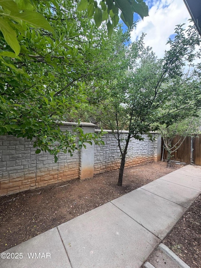 5200 S Morgan Mountain Dr, Show Low, AZ 85901 - fenced backyard with a patio