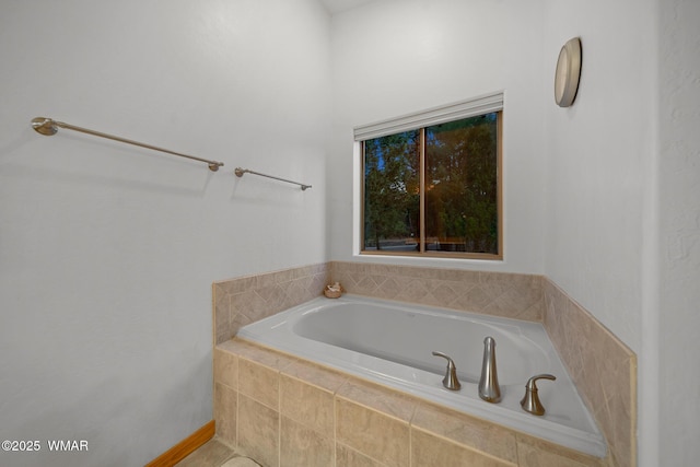 20 W Suncrest Ct, Show Low, AZ 85901 - bathroom with a bath