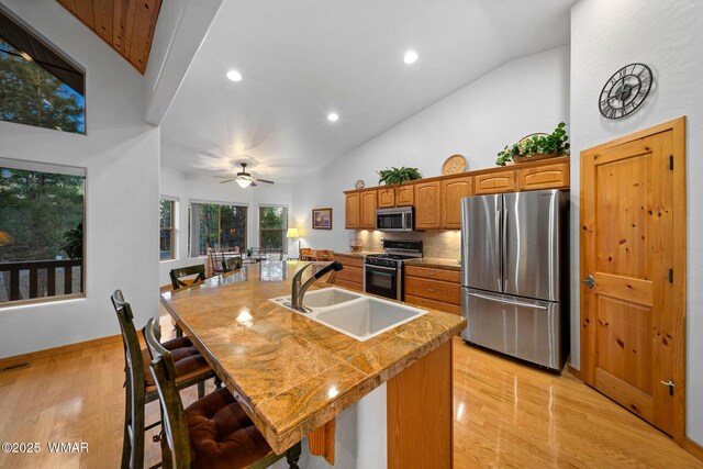 20 W Suncrest Ct, Show Low, AZ 85901 - kitchen featuring an island with sink, light wood-type flooring, recessed lighting, a sink, and appliances with stainless steel finishes