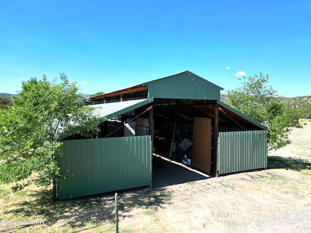 view of outdoor structure featuring an outdoor structure