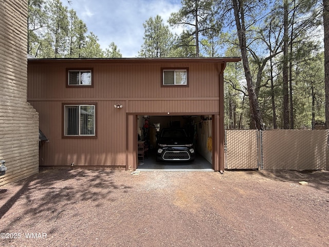 2686 W Rim Rd, Lakeside, AZ 85929 - view of side of home with dirt driveway