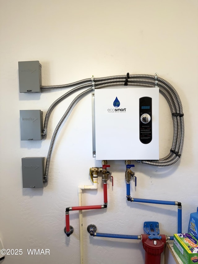 3845 Hidden Ranch Rd, Snowflake, AZ 85937 - detailed view of tankless water heater