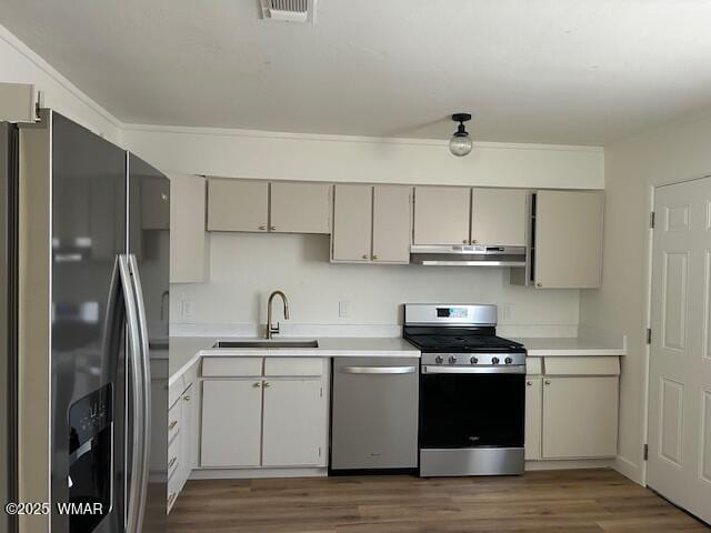 242 E 7th Ave, Eagar, AZ 85925 - kitchen featuring stainless steel appliances, under cabinet range hood, light countertops, and dark wood finished floors