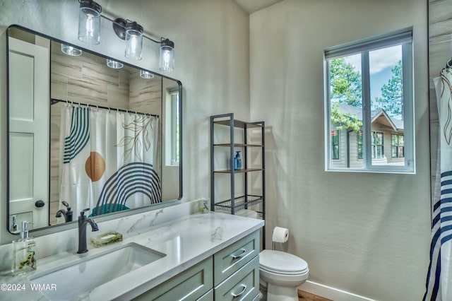 full bathroom featuring curtained shower, baseboards, vanity, and toilet