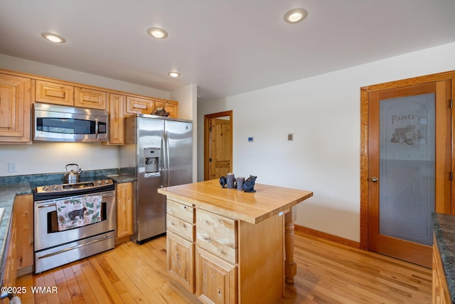 1537 Georgann Cir, Heber, AZ 85928 - kitchen featuring stainless steel appliances, butcher block countertops, light wood finished floors, a center island, and recessed lighting