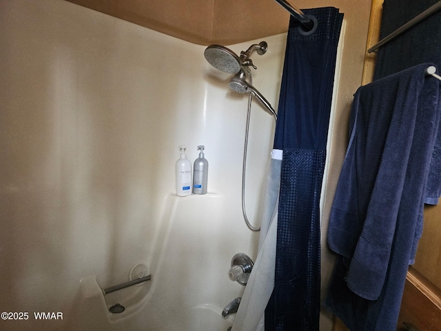 4989 Drifting Snow Loop Unit 4, Pinetop, AZ 85935 - full bathroom featuring shower / tub combo with curtain