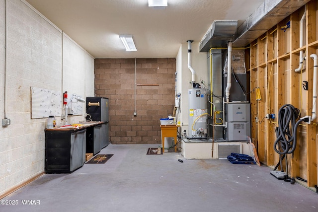 1561 S Canyon Ridge Trl, Show Low, AZ 85901 - basement featuring gas water heater, a workshop area, heating unit, and concrete block wall
