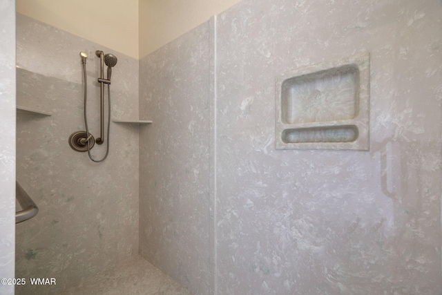 1561 S Canyon Ridge Trl, Show Low, AZ 85901 - bathroom featuring a shower