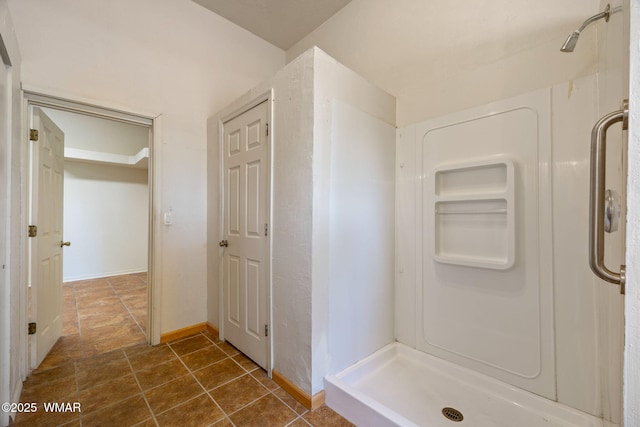 1561 S Canyon Ridge Trl, Show Low, AZ 85901 - bathroom featuring a shower stall, baseboards, and tile patterned flooring