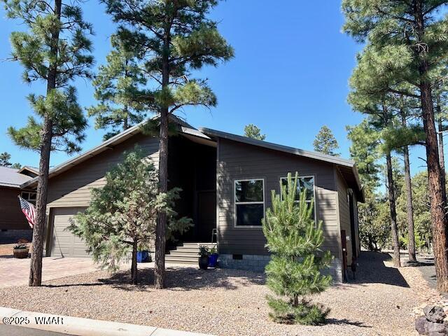 3180 N Eagles Creek Dr, Show Low, AZ 85901 - view of front facade featuring crawl space, an attached garage, and driveway