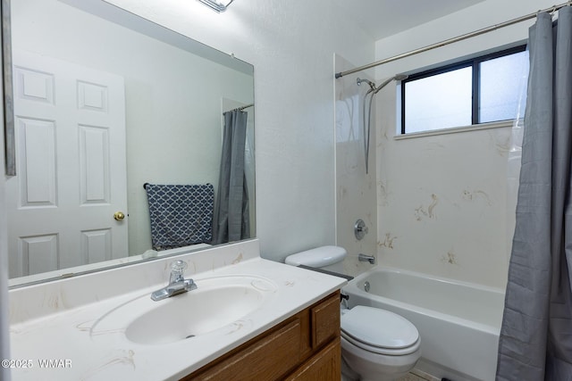 7125 Elk Trl, Show Low, AZ 85901 - bathroom with shower / tub combo, vanity, and toilet