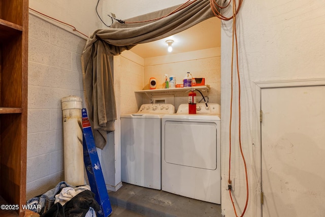 7125 Elk Trl, Show Low, AZ 85901 - laundry room with washer and clothes dryer and concrete block wall