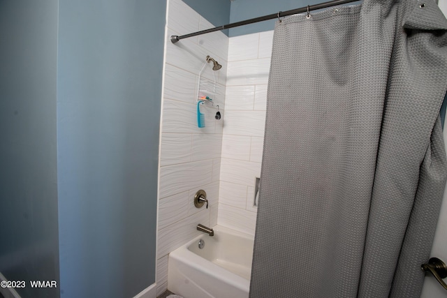 bathroom featuring shower / bath combo with shower curtain