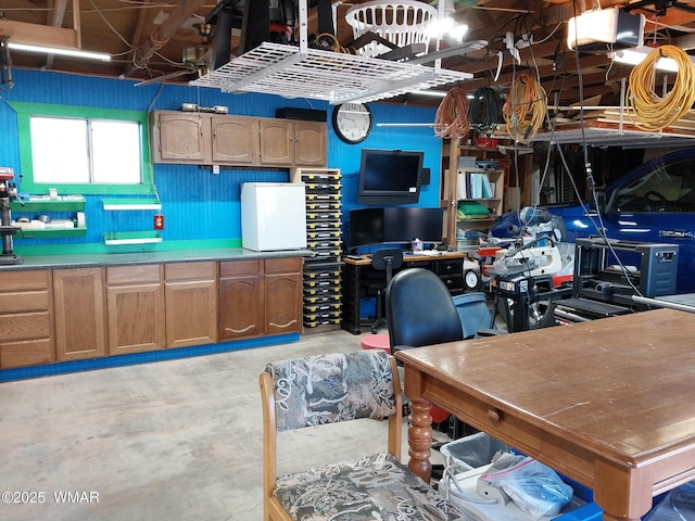 1092 Cedar Dr, Show Low, AZ 85901 - garage with a garage door opener