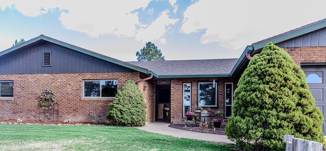1092 Cedar Dr, Show Low, AZ 85901 - view of front facade featuring brick siding, a front lawn, and a shingled roof