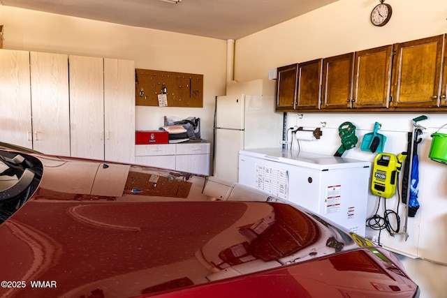 1092 Cedar Dr, Show Low, AZ 85901 - kitchen featuring freestanding refrigerator and fridge