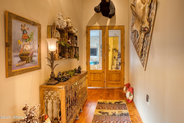 entryway featuring wood finished floors