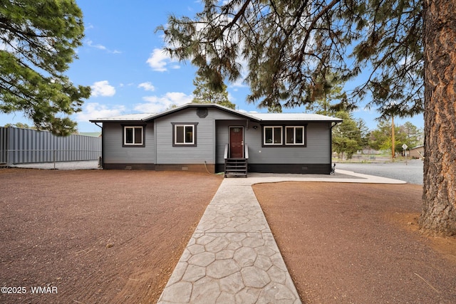 323 N Woodland Rd, Lakeside, AZ 85929 - single story home with entry steps and crawl space