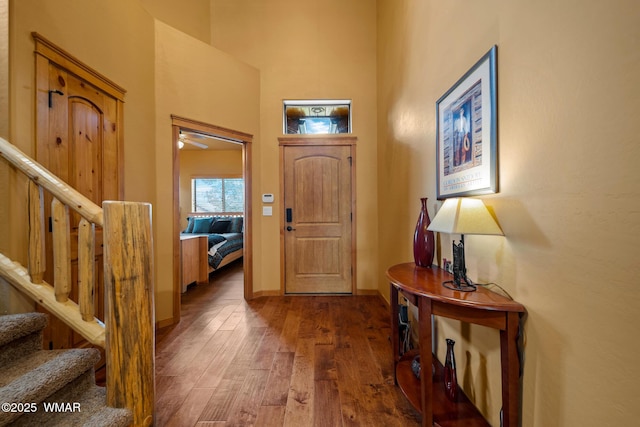 2011 N Lake Breeze Rd, Lakeside, AZ 85929 - foyer featuring wood finished floors, stairway, baseboards, and a towering ceiling